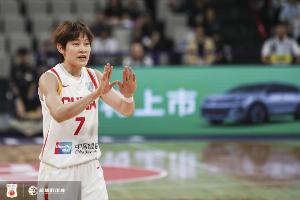 彈無虛發(fā)！楊力維半場(chǎng)10分鐘4投4中貢獻(xiàn)10分 三分2中2