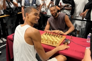 又有球打&還有棋下！文班創(chuàng)立的新賽事Hoop?Gambit有點意思！
