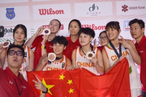 ??媒體人：國內(nèi)U19打法最接近田中心的是湖北隊的王嘉欣