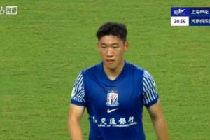 無法堅持！朱辰杰爭頂頭球時受傷，第32分鐘被替換下場