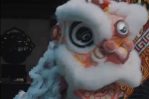 練得不錯(cuò)！莫蘭特中國(guó)行期間學(xué)習(xí)舞獅 一招一式有模有樣??