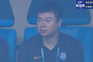 多一人作戰(zhàn)0-2落后！于根偉替補席上臉色鐵青