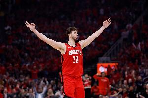 火記羅列申京的榮譽數(shù)據(jù)：NBA最年輕三雙中鋒&隊史第3年輕全明星