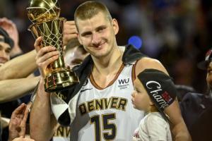 ??節(jié)目效果炸裂！NBA奪冠的約基奇??VS賽馬奪冠的約基奇??