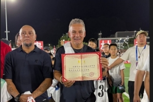卡洛斯談昔日神奇弧線任意球：如果大家想學的話，我愿意再踢一次