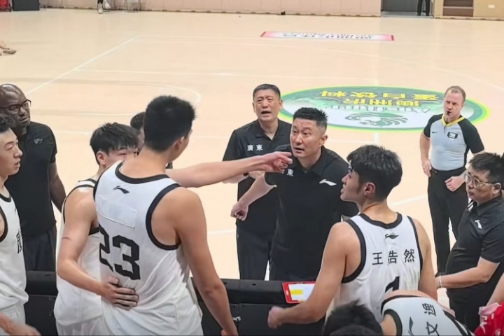 徐昕和杜鋒沖突？昨日團結(jié)杯暫停兩人正面對峙 后被隊友推開