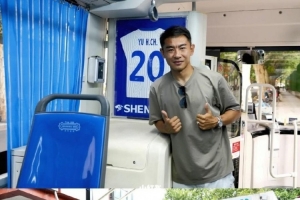 Respect！于漢超與申花主題巴士合影，車身設(shè)計(jì)融入他的球衣號(hào)