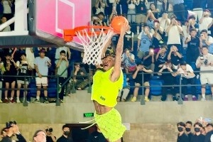 扣籃絕不手軟！美女主持人魏欣怡曬莫蘭特活動照