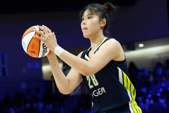 出場時(shí)間飛翼新低！李月汝8分鐘5中1拿下3分3板2失誤 佩奇22分！