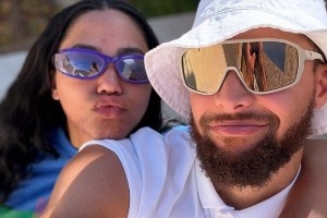 結(jié)婚14周年！庫(kù)里深情表白妻子：現(xiàn)在的你比以往任何時(shí)候都美??