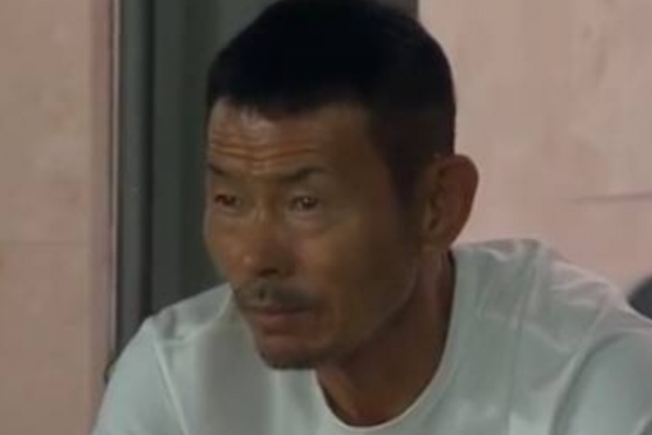 父親孫雄正現(xiàn)場觀看孫興慜的熱刺生涯告別戰(zhàn)，疑似強忍淚水