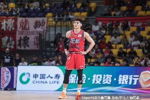 媒體人：李祥波、高詩巖都是防守尖兵 他們作風(fēng)強(qiáng)硬、愿效死力