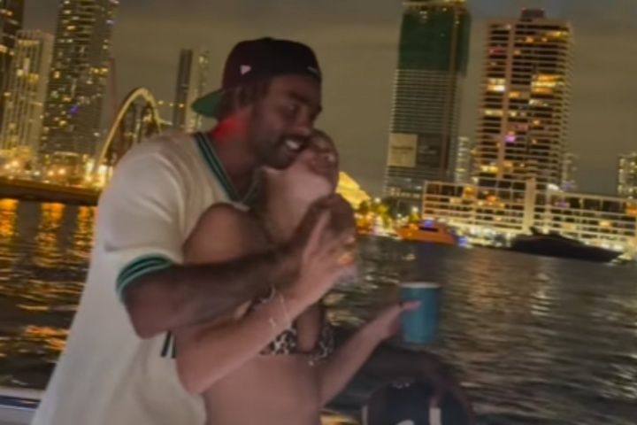 無(wú)懼出軌約P流言！拉塞爾和女友在游艇上親密共舞??