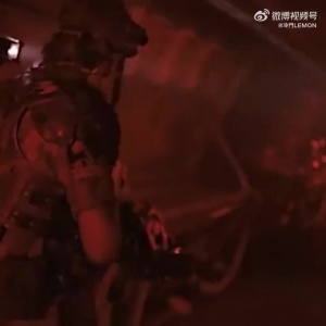 知道是哪部電影嗎？伯恩利的官宣又以經(jīng)典電影為引子