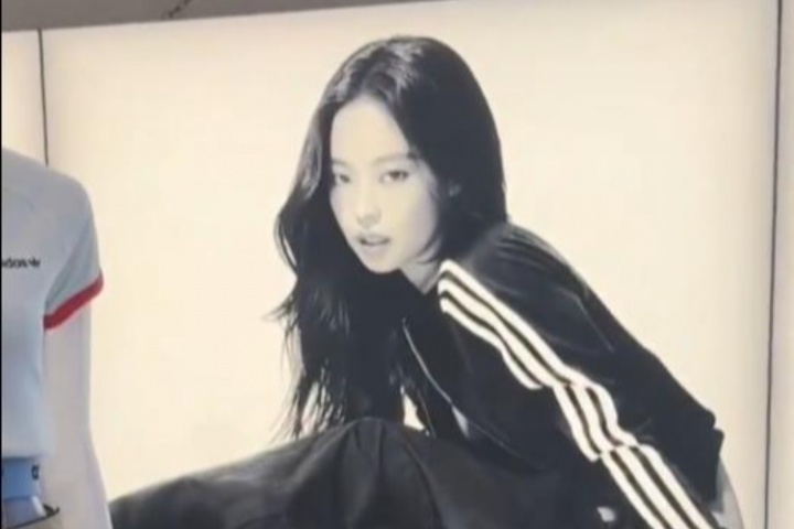 ??好眼光！杰倫威上海探店看見(jiàn)Jennie海報(bào)??回頭猛瞅了好幾眼
